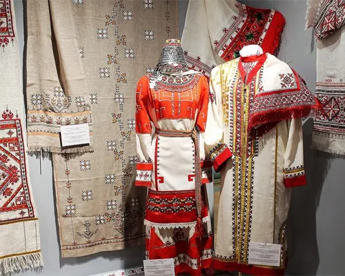 Souvenir russe : artisanat des regions de Russie a Paris