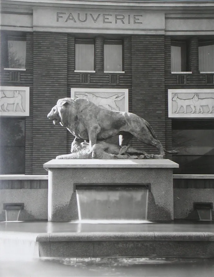 Lion en bronze, sculpture animalière Art Déco comparable aux oeuvres de George Lavroff créées à Paris