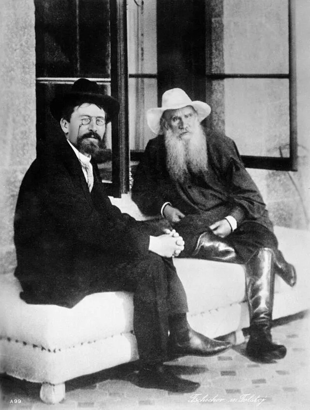 Tchekhov et Tolstoi en 1901, deux geants de la litterature russe